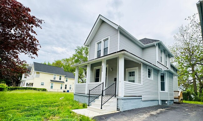 Photo - 2230 E 90th St House
