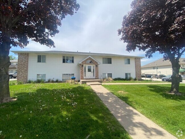 Building Photo - $1,025 | 2 Bedroom, 1 Bathroom Apartment |...