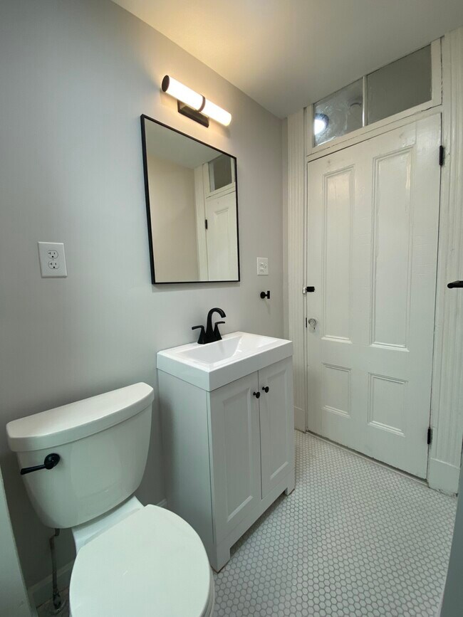 21 Clary St Unit 8