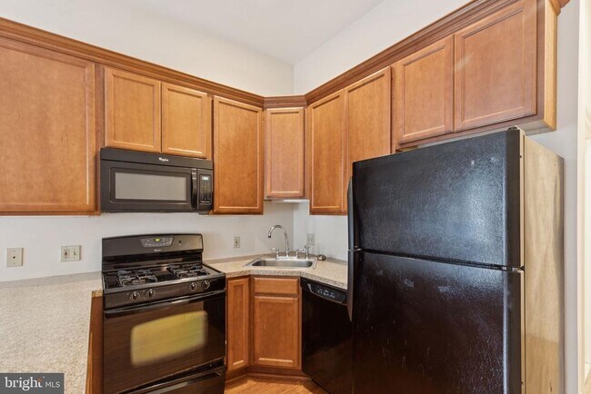 Photo - 2542 W Girard Ave