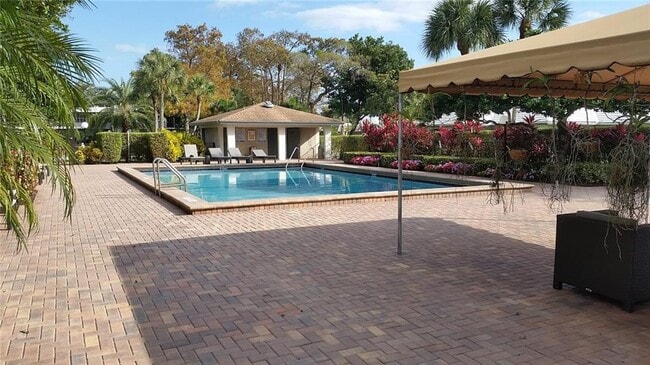 Photo - 901 W Cypress Ln Unit 201