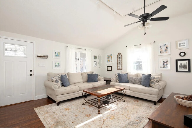 Photo - 317 Douglas Ct