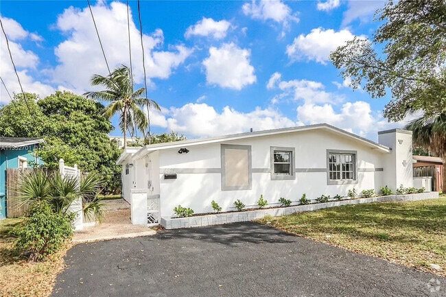 Building Photo - 4421 NW 34th Ct Rental