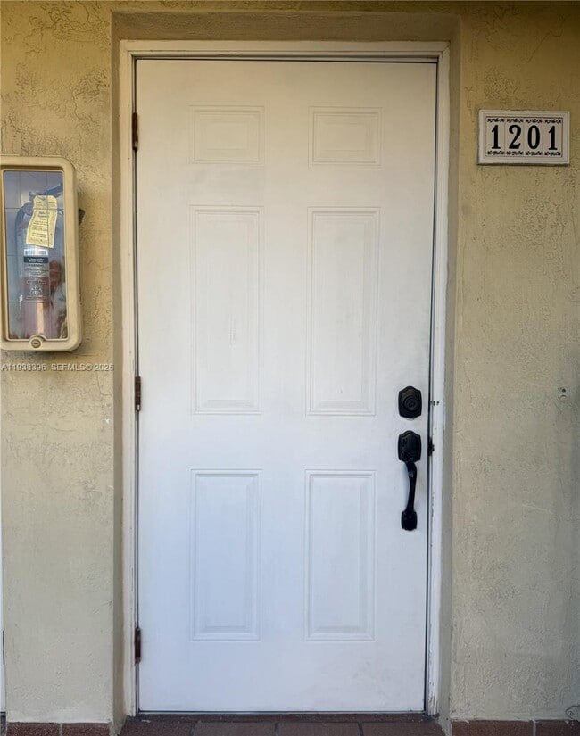 Photo - 10101 W Okeechobee Rd Unidad 1201