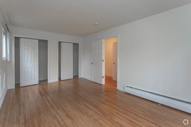 2BR,2BA - 950SF Master Bedroom
