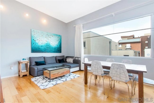 Photo - Live in the Heart of Little Italy! 2BD/2BA Modern Condo! Unidad 25