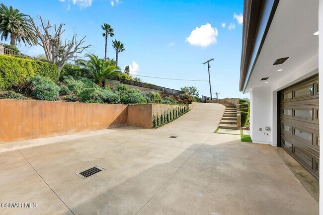 27091 Sea Vista Dr