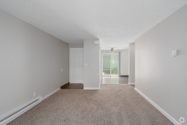 1BR, 1BA - 640SF - Living Room