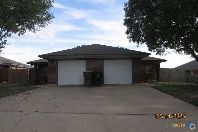 Building Photo - 2606 Edgefield St Rental