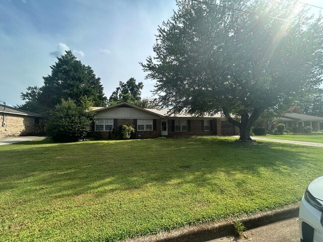 Photo - 2203 Lasabre Ln SE