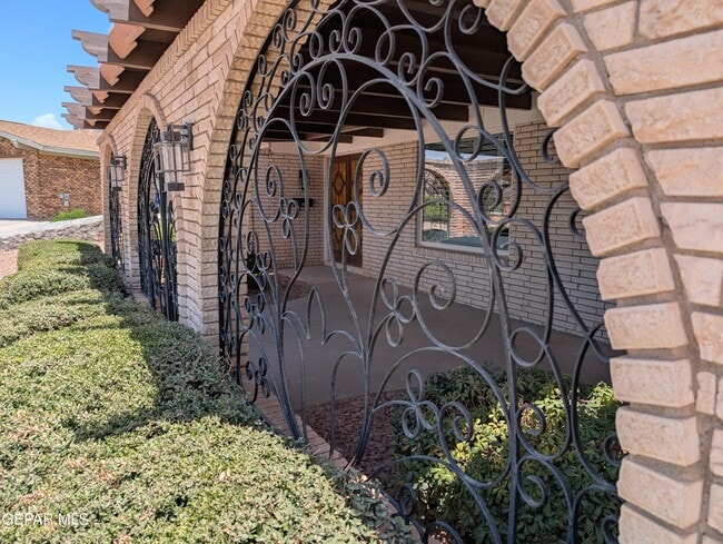 Photo - 612 Somerset Dr