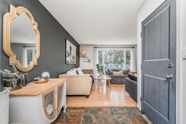 Photo - Spacious 2 Bed, 1 Bath Main Floor Home with Garage (IP638A)