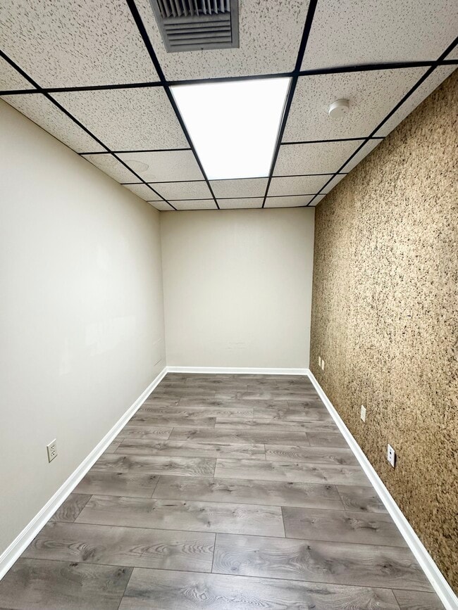 Photo - 212 Exchange Pl