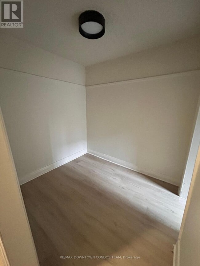 50 Raglan Ave Unit 5