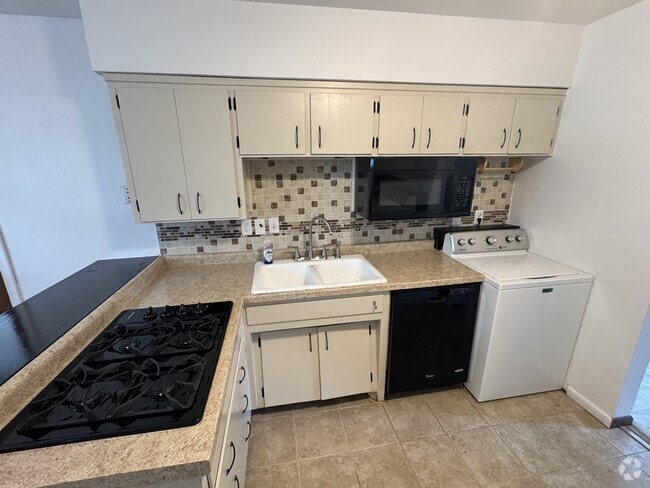 Building Photo - 425 Beverly Hills St Rental