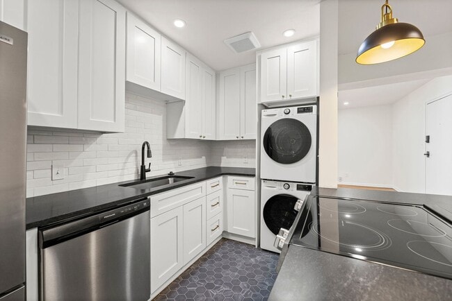 Building Photo - Walnut Apartments Unit 4911 #3