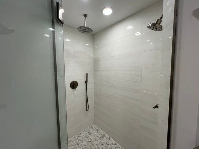 Photo - 604 E 42nd St