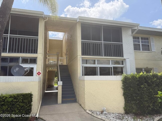 Building Photo - 975 Sonesta Ave NE Unit 201