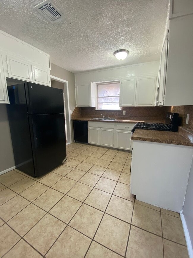 Photo - 301 NW 83rd St