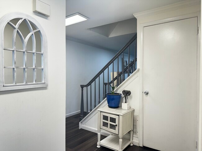 Photo - 107 Thoreau Dr