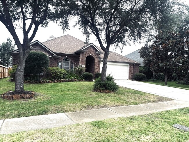 Photo - 2910 Sandleigh Dr
