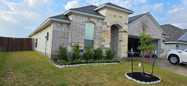 Building Photo - 1102 Davy St