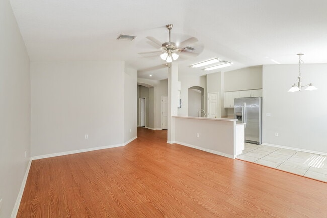 4649 Roundview Ct