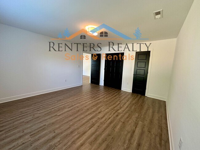 Photo - 3 Bedroom House with Privacy Fence