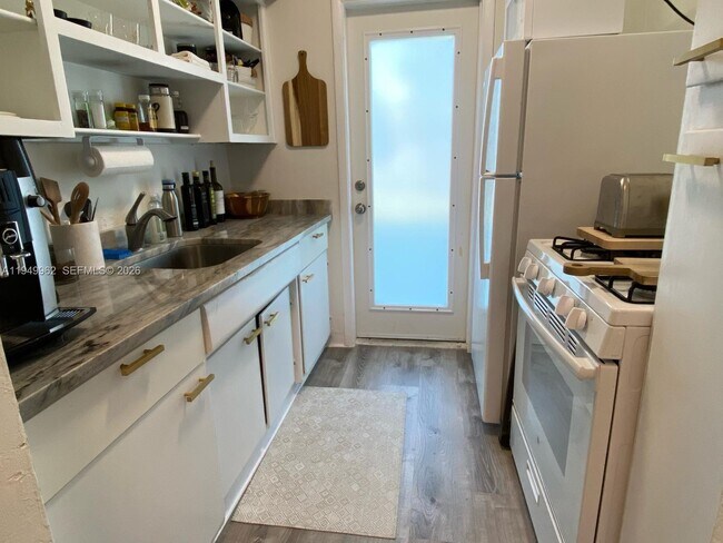 Photo - 101 Collins Ave Unit 11