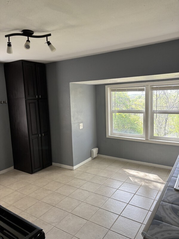 2921 S Madison Ave Unit 1