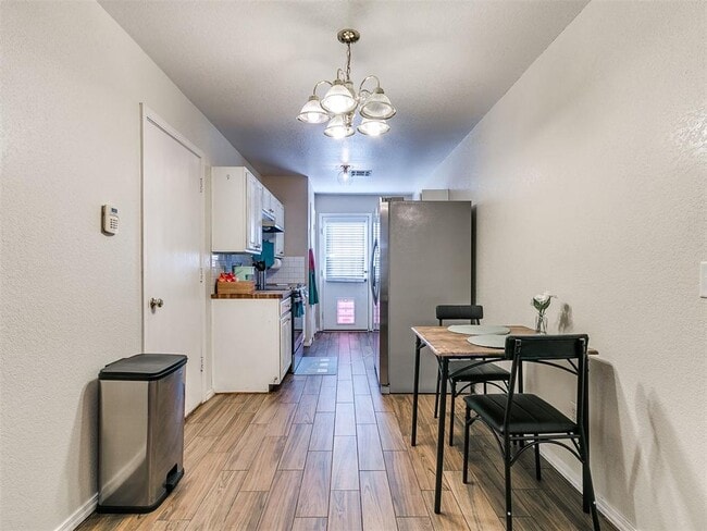 Photo - 414 English Elm Ln