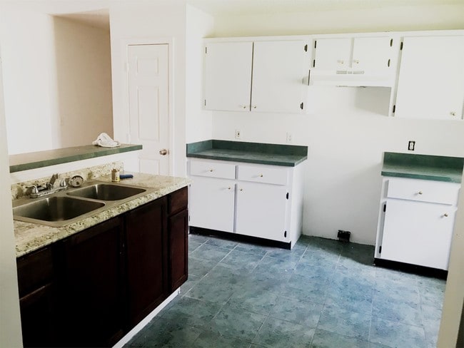 Photo - 1744 W 28th St