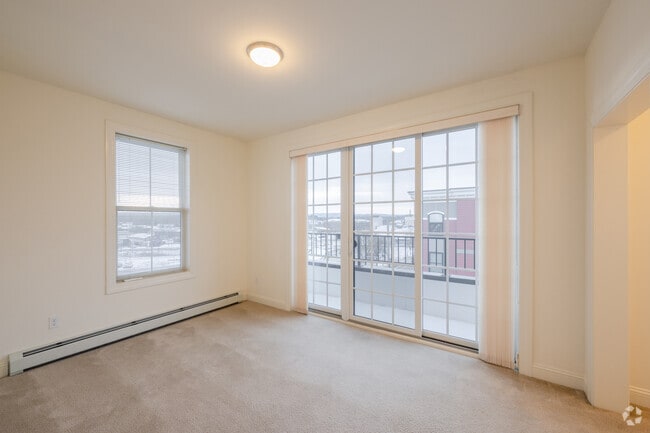 2 habitaciones, 2 baños - 1100 pies cuadrados - Dormitorio principal - 5 Corners