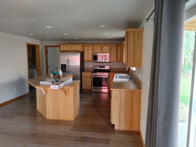 Photo - 2055 NW Kingwood Ave