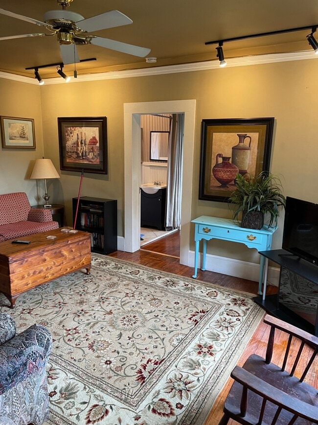 Photo - 907 W Rowan St Unidad C