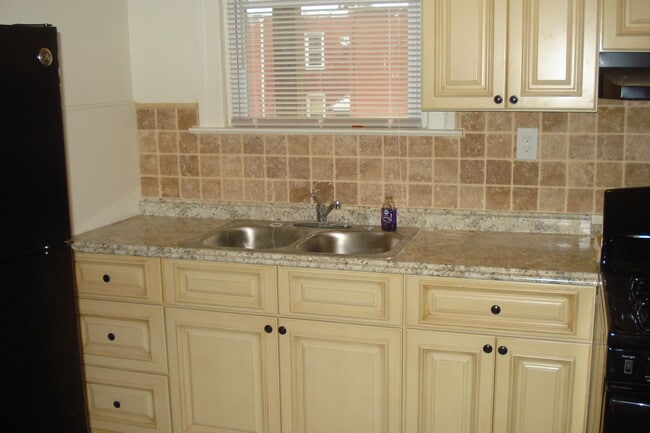 Photo - 733 E Chestnut St