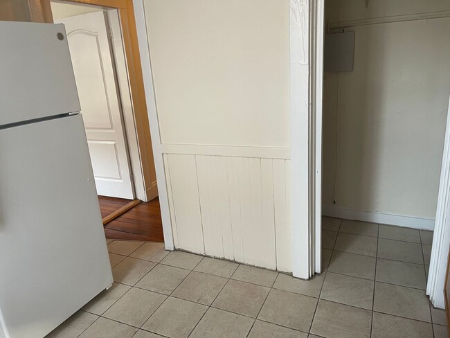 Photo - NO FEE Clean and spacious 3 bed split n Union Sq  , Laundry, Utilities Inc Students/pets ok