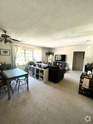 Building Photo - 117 Lake Shore Rd Unit #3 Rental