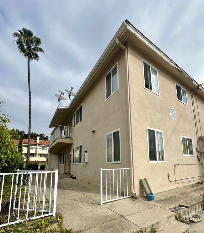 Photo - Available Now--3 bedroom 1 bath apartment walking distance to USD campus