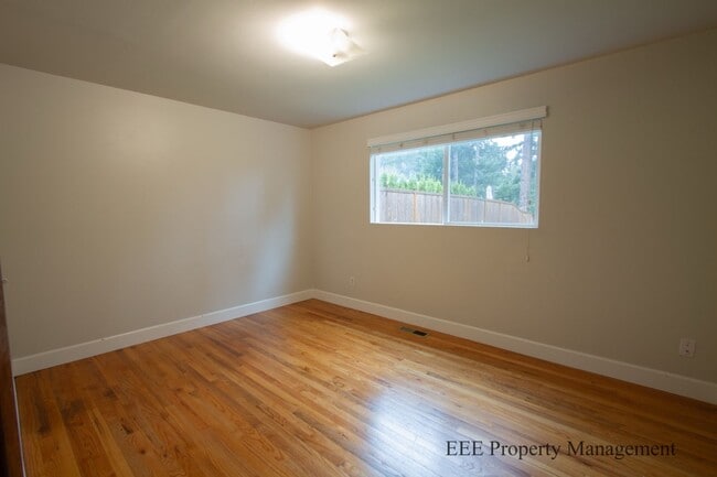 Photo - Bellevue Home in Phanton lake Area