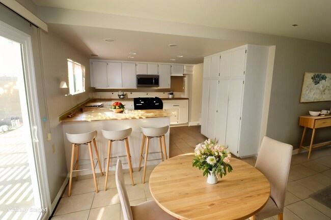 Photo - 178 S Shattuck Pl