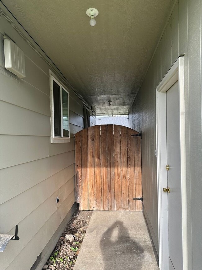 Photo - Large downstairs 1 bedroom apartment!