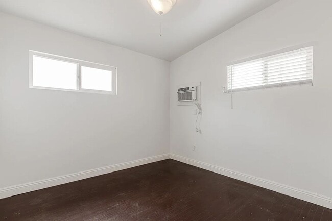 Photo - 4971 Dassco Ct Unit Room 4