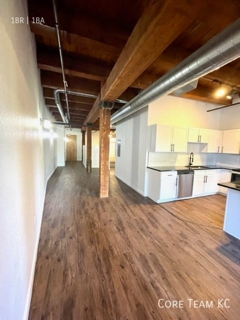 Building Photo - 204 Walnut St Unit 403