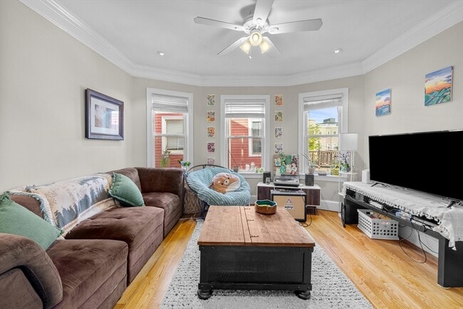 Building Photo - 28 Edison Green Unit 2