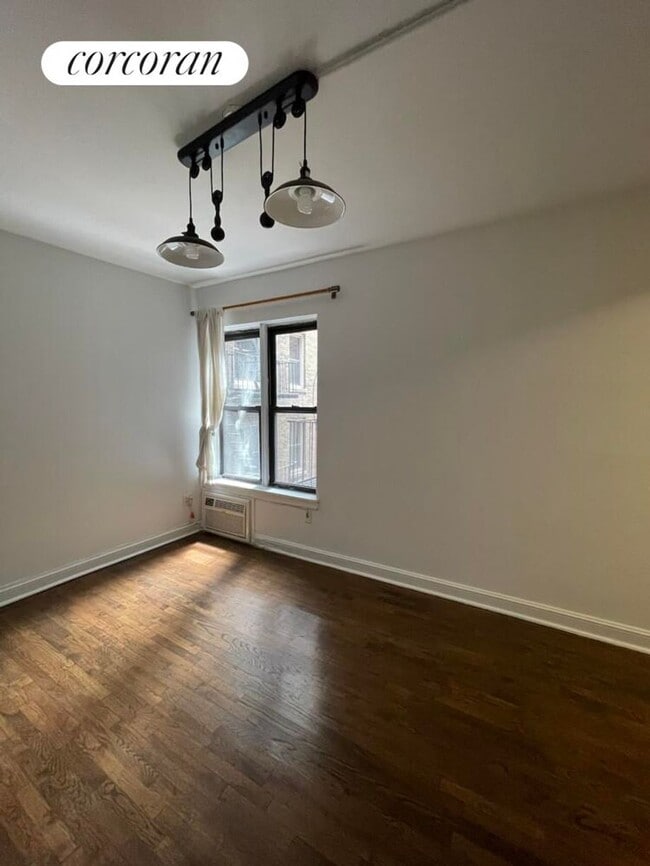 Photo - 4 W 101st St