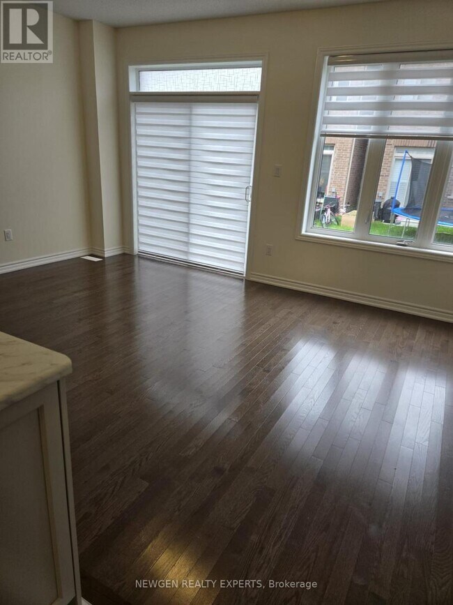 Photo - 27 Donald Ficht Crescent