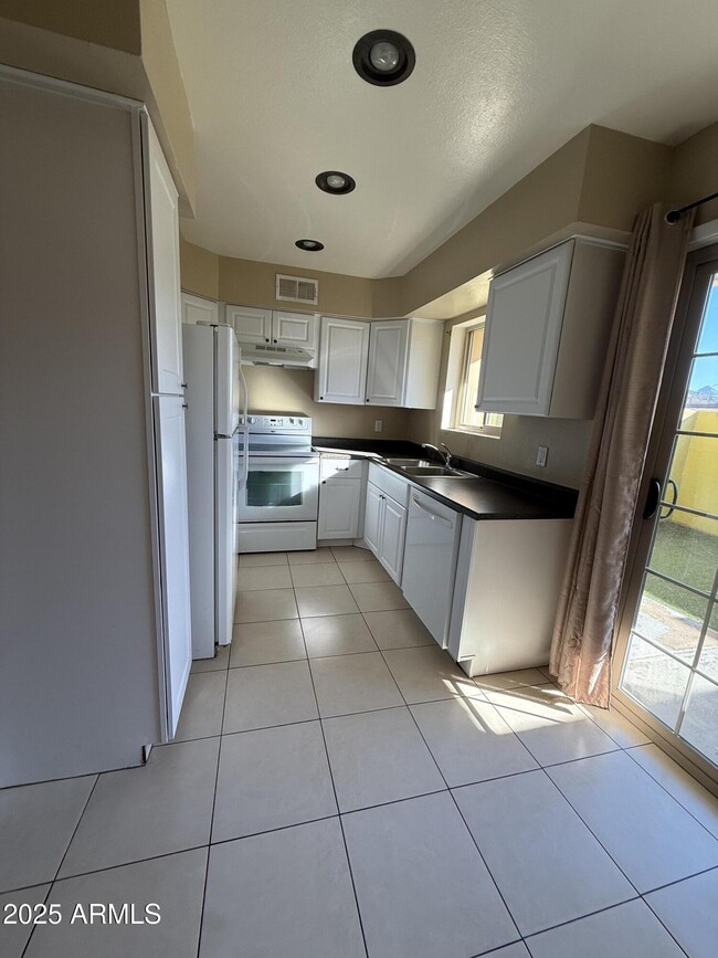 Photo - 1425 E Desert Cove Ave