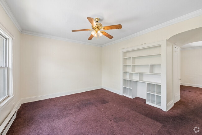 1BR, 1BA - 680SF - Living Room