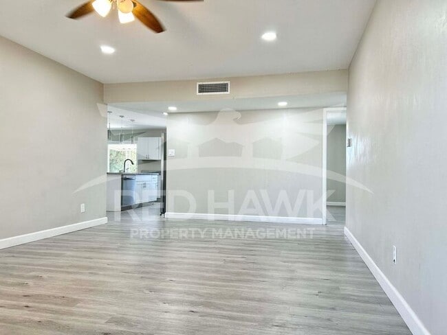 Photo - 117 W Del Rio Dr